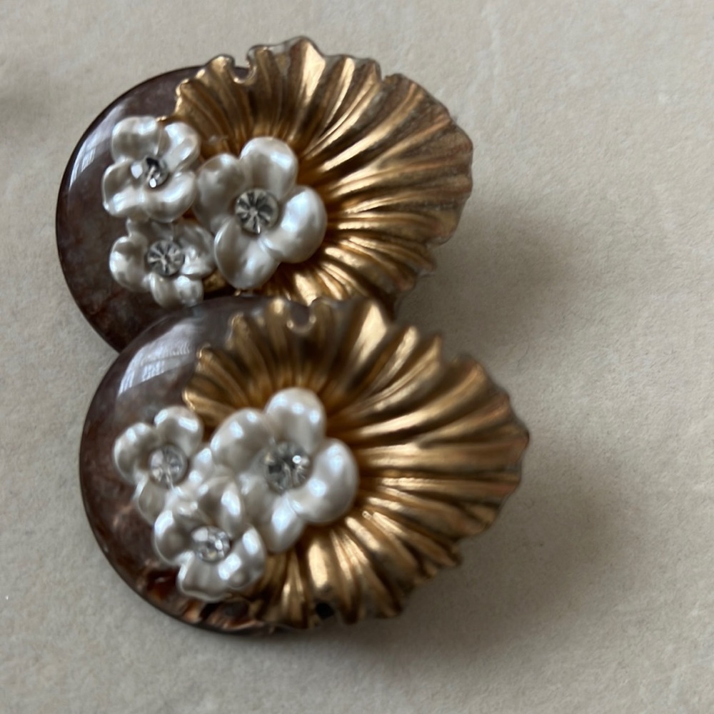 Vintage clip earrings